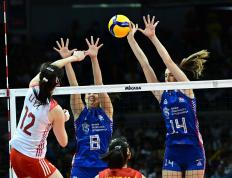 IM体育-塞尔维亚女子排球队力压群雄，夺冠称霸