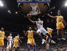 IM体育App下载-战术的囚笼与巨星的破壁，马刺体系如何锁死太阳，字母哥冠军级表演的启示