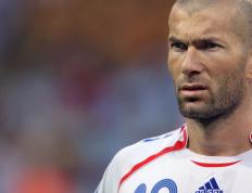 IM体育在线注册-跨界主宰，从NBA鏖战到意甲焦点，乔治的赛场统治力