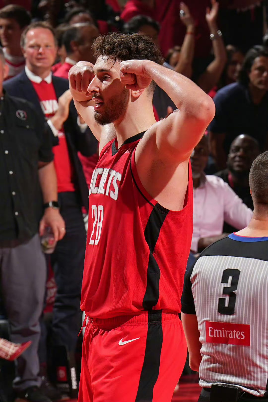 IM体育官方网站-火箭主场大胜独行侠，豪取七连胜