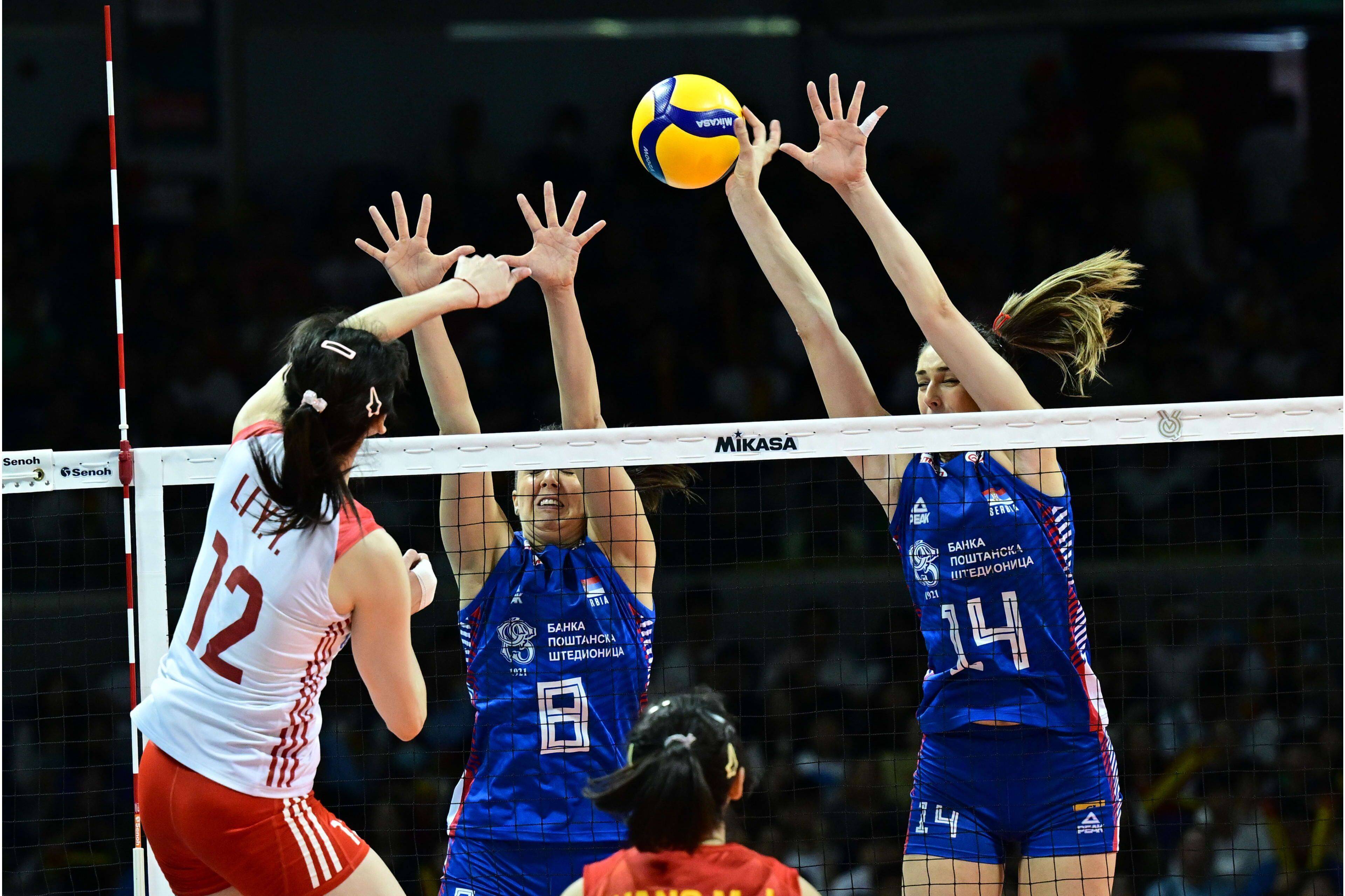 IM体育-塞尔维亚女子排球队力压群雄，夺冠称霸