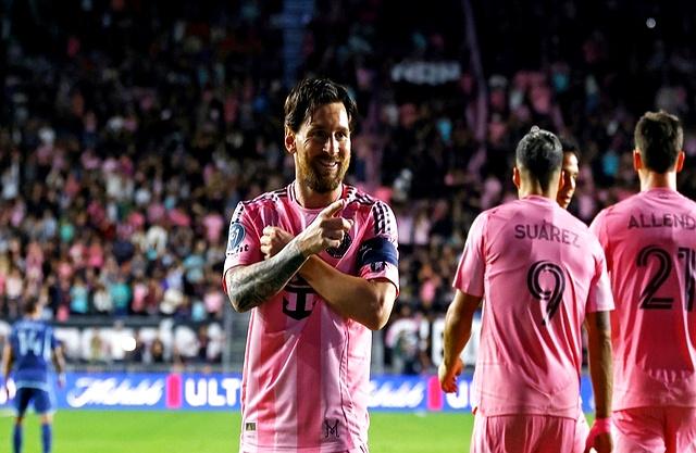 IM体育注册链接-梅西梦幻倒钩，助巴萨绝胜夺冠