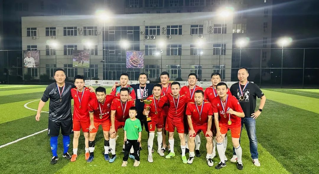 IM体育官方网-队友默契配合,共同摘得桂冠的简单介绍