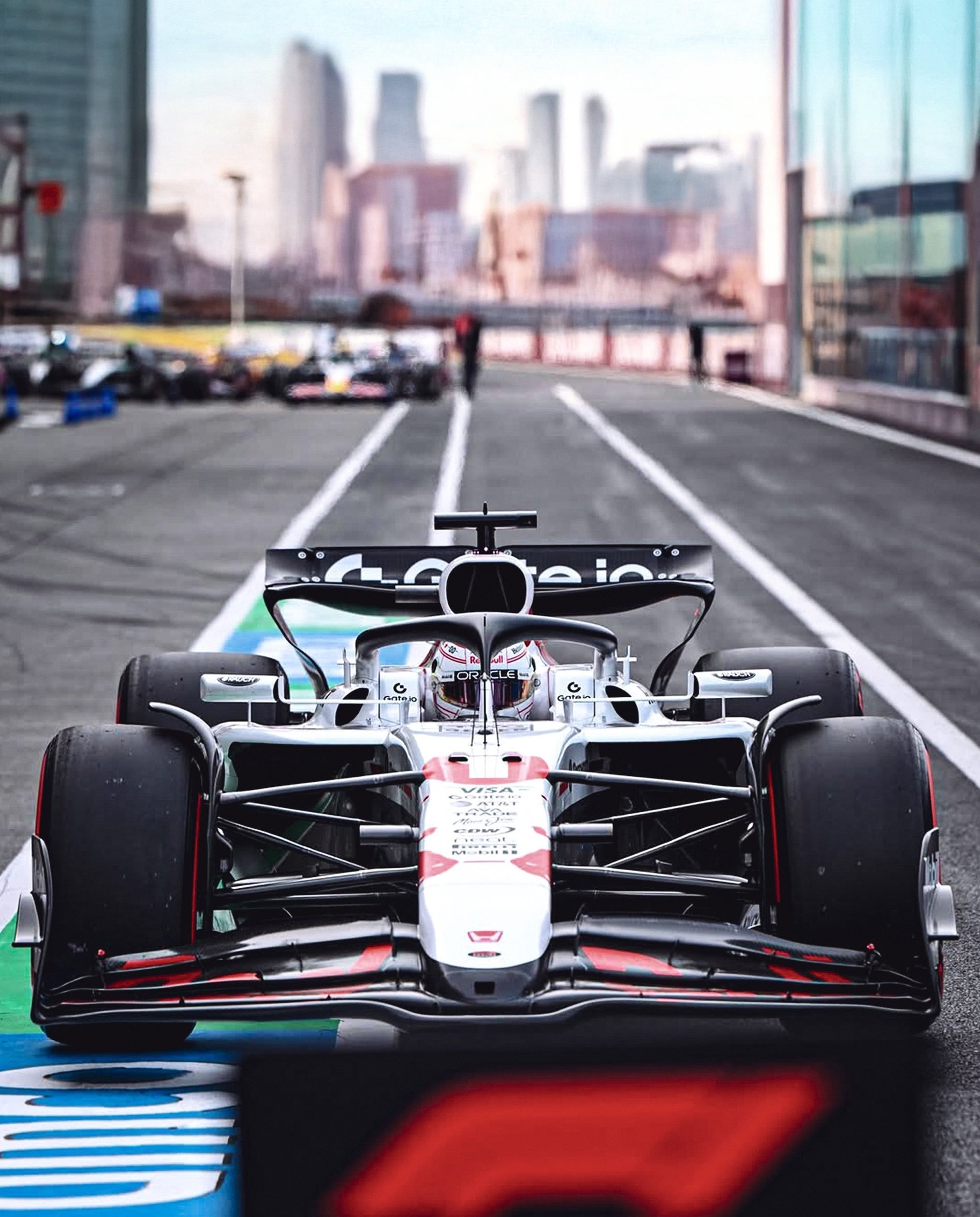 IM体育下载-哈斯车队鏖战梅赛德斯，维斯塔潘状态火热的简单介绍