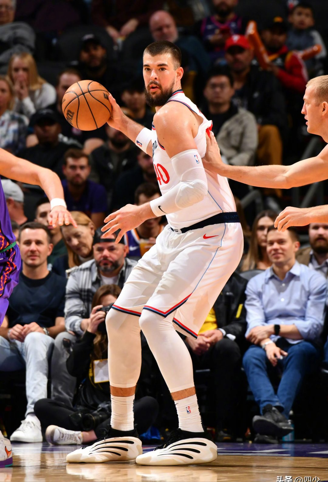 IM体育赛事直播入口-步行者轻取勇士,哈登高光表现的简单介绍