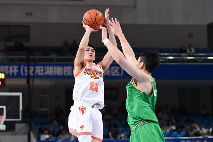 IM体育官方平台-包含江苏队险胜辽宁队，库里惊艳四座的词条