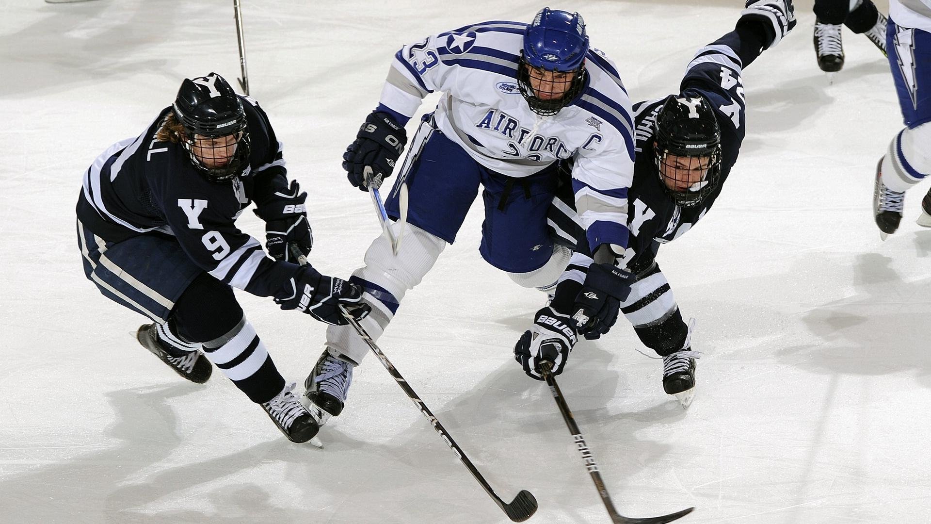 IM体育官网入口-赛道与球场，两个世界的冠军之夜